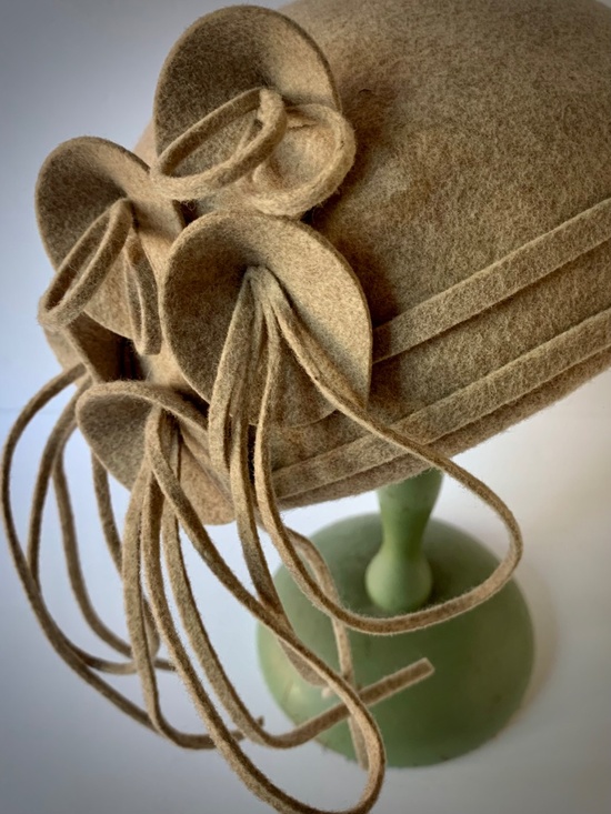 Vintage Ernie 100% Wool Felt Cloche Hat – Taupe 23”